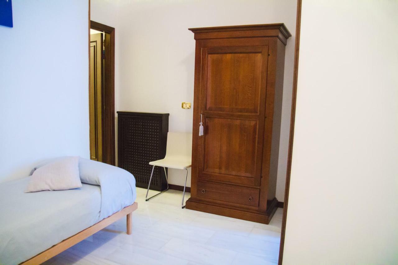 Couette-café Easy House Naples